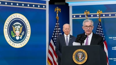 EUA criam 'massa financeira impagável' por privilégio de gastar sem ter que produzir