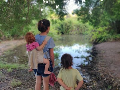 למה אני לובשת בעצמי ומלבישה את ילדיי בבגדי יד שנייה בלבד?