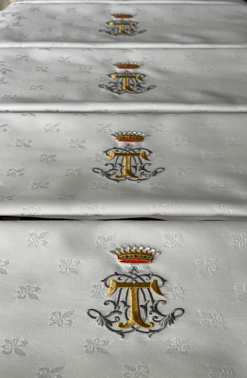 Conception de Monogramme Ancien Sous Couronne