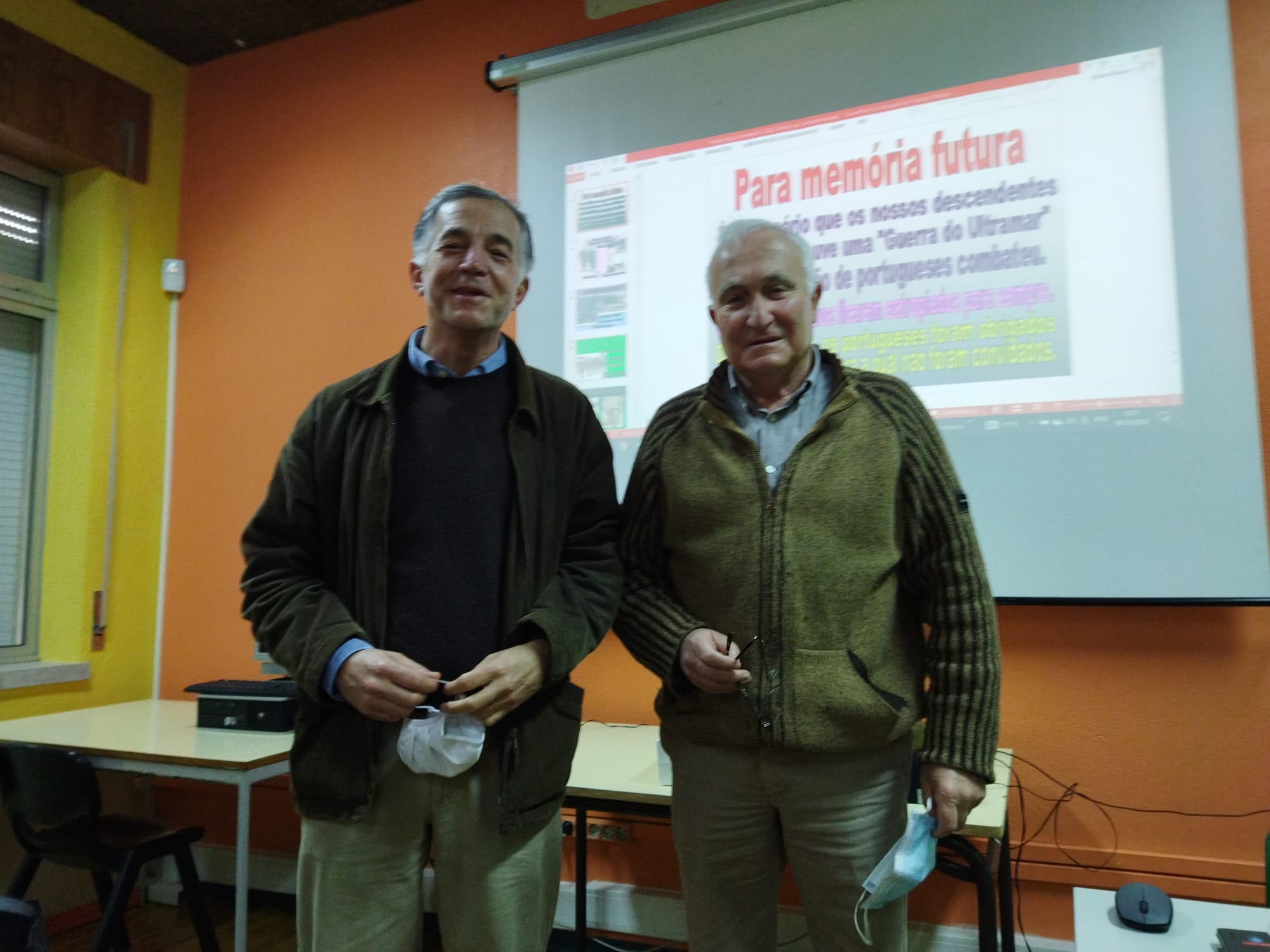 Norberto do Rosário, professor de História de 12º ano e Álvaro Ribeiro, autor do livro " O tempo de todas as incertezas".