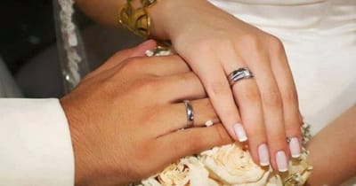 لماذا يوضع خاتم الخطبة بالبنصر الأيمن ؟