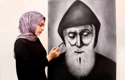 فنّانة لبنانية مسلمة من طرابلس ترسم القدّيس شربل بطريقة مُذهلة… وتشرح السبب!