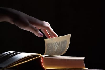 الفصل الأوّل - سِفِر الخروج - التحرير من عبوديّة مصر - إسرائيل في مصر - إزدهار العبرانييِّن في مصر - الآيات الأولى حتّى السابعة