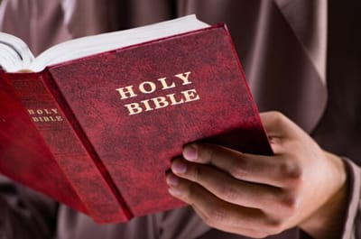 الفصل الثاني - سِفِر الخروج - التحرير من عبوديّة مصر - نشأة موسى ودعوته - مولد  موسى - الآيات الأولى حتّى الرابعة