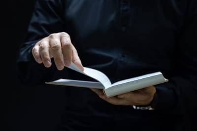 الفصل الرابع - سِفِر الخروج - ترك ميديان - الآية الرابع والعشرون