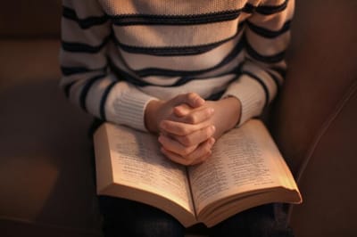 الفصل السادس عشر - سِفِر الخروج - جوع وتذمّر بني إسرائيل - الآيات الأولى حتّى الثالثة