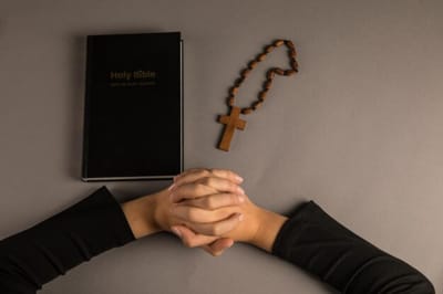 الفصل الثامن عشر - سِفِر الخروج - زيارة يِترْو لموسى - الآيات الأولى حتّى السابعة