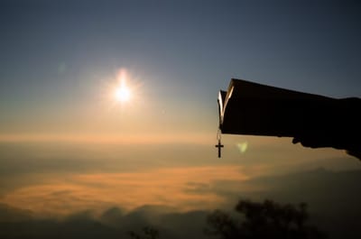 الفصل التاسع عشر - سِفِر الخروج - ٣ - شعب إسرائيل في سيناء - أ - العهد والوصايا العشر - الإستعداد لإقامة العهد - الآيات التاسعة حتّى الخامسة عشر