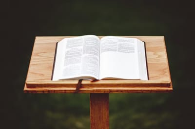 الفصل التاسع عشر - سِفِر الخروج - ٣ - شعب إسرائيل في سيناء - أ - العهد والوصايا العشر - الإستعداد لإقامة العهد - الآيات التاسعة حتّى الخامسة عشر