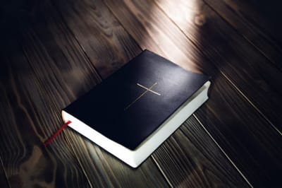 الفصل الحادي والعشرون - سِفِر الخروج - أحكام العبيد - الآيات الأولى حتّى الحادية عشر