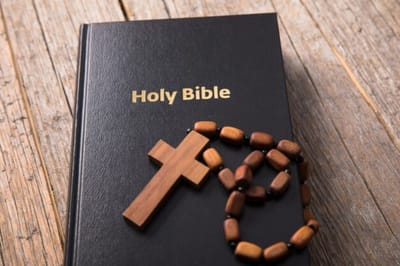 الفصل التاسع والعشرون - سِفِر الخروج - د - أحكام في بناء المُقدس وفي خدَّامه - الإستعداد لتقديس هارون وبنيه - الآيات الأولى حتّى الثالثة