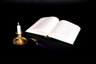 سِفِر الأحبار - الفصل الثالث - ١ - رُتَب الذبائح - ذبيحة السلامة من البقر - الآيات الأولى حتّى الخامسة