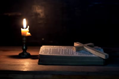 سِفِر الأحبار - الفصل السابع - ١ - رُتَب الذبائح - الكهنوت والذبائح - للفصل السابع هو - ه - الذبيحة السلاميَّة - الآيات الحادية عشر حتّى السابعة عشر