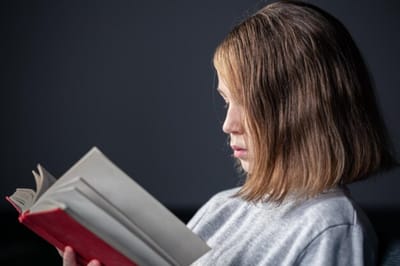 سِفِر الأحبار - الفصل الثالث عشر - ٣ - قواعِد في الطاهر والنجس - للفصل الثالث عشر هو برص البشر والملابس - القَرْح - الآيات الثامنة عشر حتَّى الثالثة والعشرون