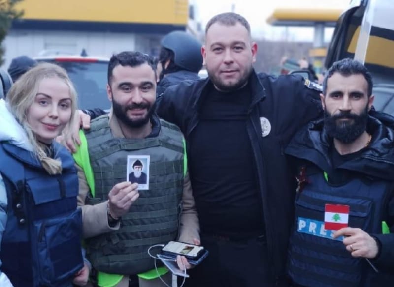 صورة مار شربل "تنقذ" آلان درغام مراسل الـ MTV في أوكرانيا أمام إندهاش الجنود الأوكرانيين!