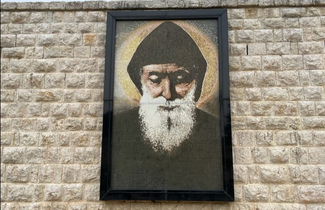 "لم يخفف وجعي حتى أخذ أربع جرعات من المورفين" لكن مار شربل شفاها كليًّا - - إليكم تفاصيل الأعجوبة!