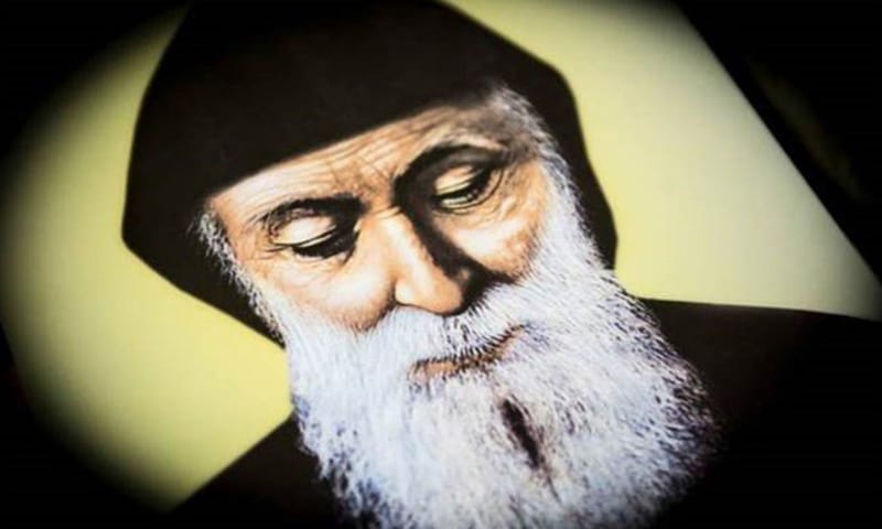 "وقف إلى جانبي فوضع الماسك على وجهي وحمل بيده كرة من نور ووضعها على بطني" - - أعجوبة جديدة للقدّيس شربل إليكم تفاصيلها!