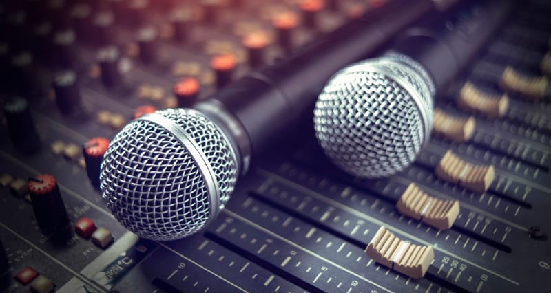 הגברה והקרנה