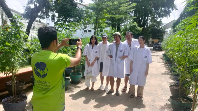 เยี่ยมชมจากกลุ่มนักท่องเที่ยว