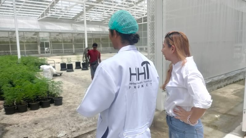 เยี่ยมชมฟาร์มจากนักท่องเที่ยวชาวญี่ปุ่น