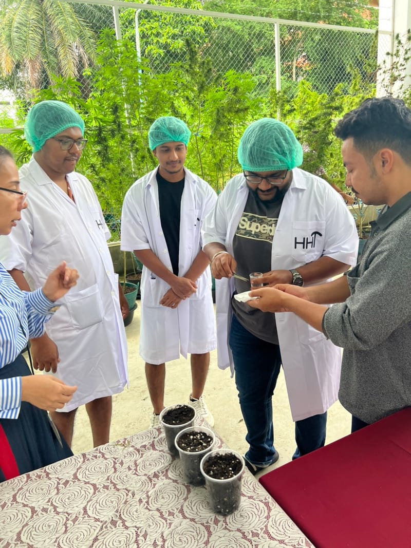 เยี่ยมชมฟาร์ม จากนักท่องเที่ยวชาวอินเดีย