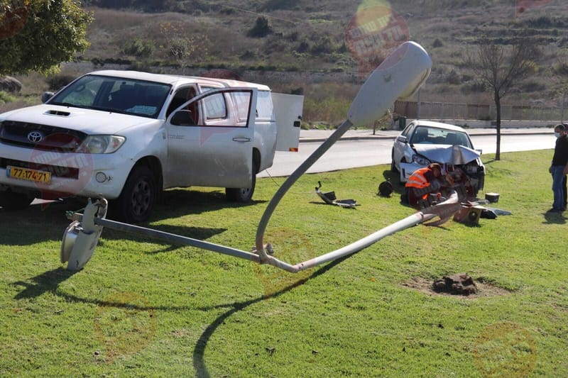 עוצמת הנס והקלות המפחידה שבשבירת עמוד תאורה