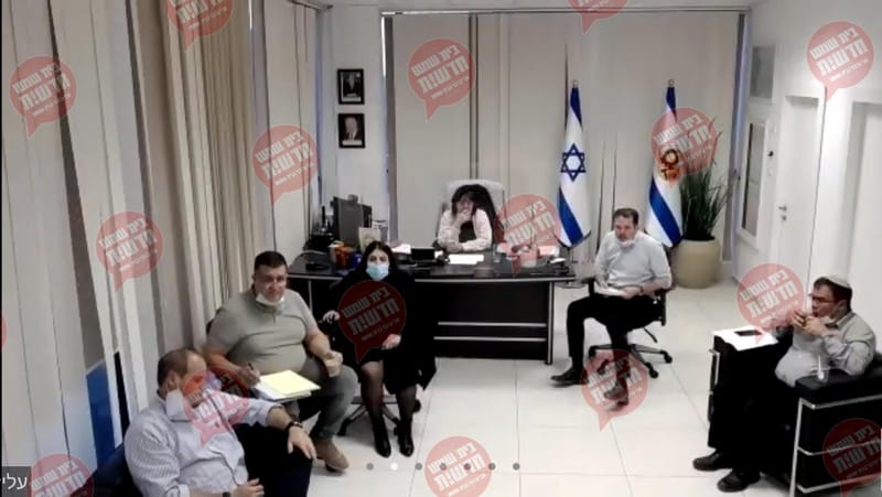 The mayor's crossroads: construction or demolition?