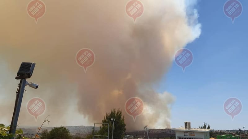 שריפה משתוללת בצור הדסה: תיעוד מבית שמש