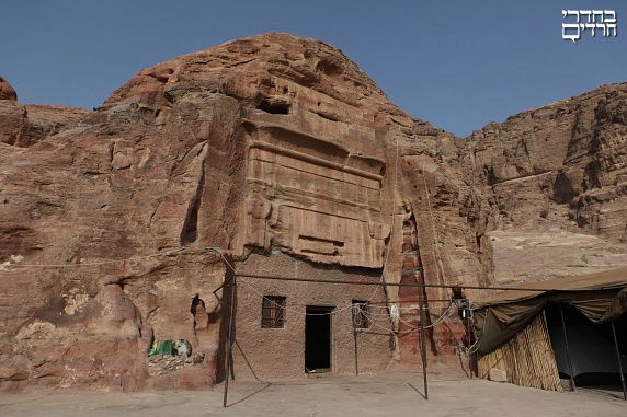 10 עובדות אל אהרן הכהן משכין השלום הגדול ביותר בהיסטוריה