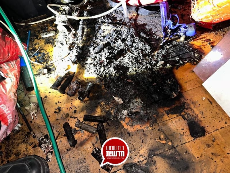 נמנע אסון: סוללות ליתיום-יון התלקחו וגרמו לשריפה במחסן בבניין מגורים ברמה ה'
