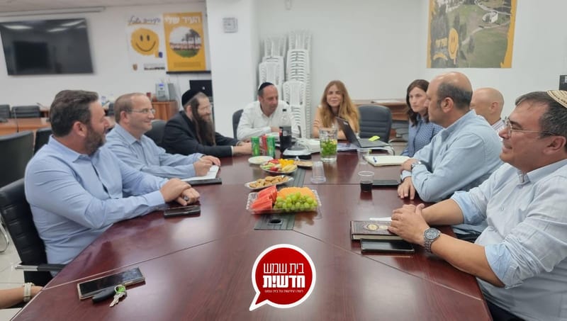 יו"ר הוועדה המחוזית לתכנון ובנייה ביקרה עם מתכנן המחוז בעיריית בית שמש