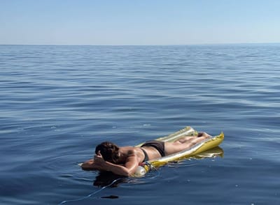 Let the music play on play on play on