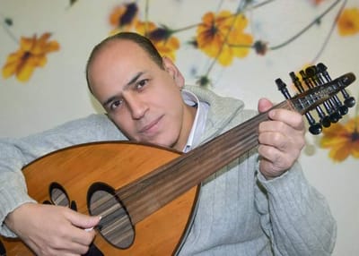 لقاء مع الفنَّان الملتزم الخلوق عز الدِّين الأمير.