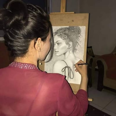 ميرنا حاطوم..فنانة شابة استطاعت بتميزها في البورتريه" أن تحقق بصمة خاصة في عالم الفن