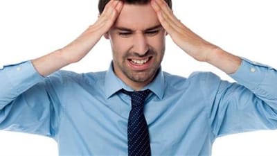 مسكنات الألم إحداها.. 6 أسباب تسبب شعورك بالصداع صباحاً