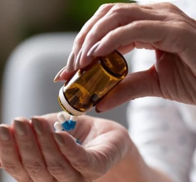 الثقافة الدوائية ضرورة امتلاكها يحمي الإنسان من مخاطر الاستعمال الخاطئ  للأدوية