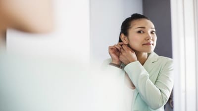 «أقراط ذكية» تراقب الصحة وحالة التوتر