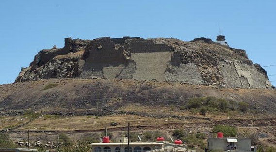 قلعة صلخد الأثرية ..تتربّع فوق قمة بركانية ترتفع 1400 متر عن سطح البحر