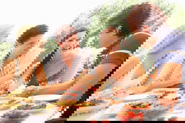 Probleme digestive frecvente de sarbatori. Cauze & solutii practice