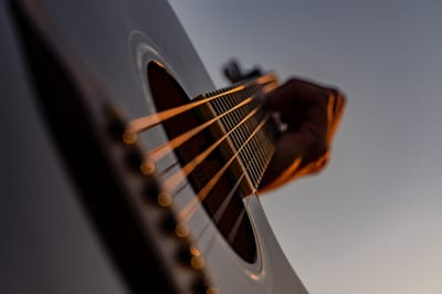 Advantages of learning acoustic guitar lessons
