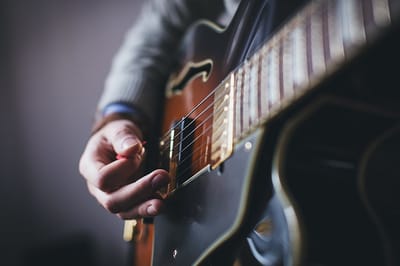 Questions to ask while choosing online guitar classes?