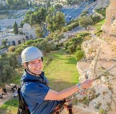 סנפלינג מחומות העיר העתיקה rappelling on the old city walls