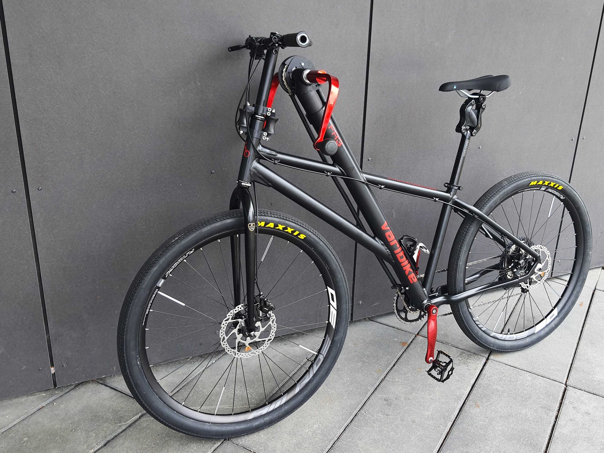 Varibike Bike with road tires