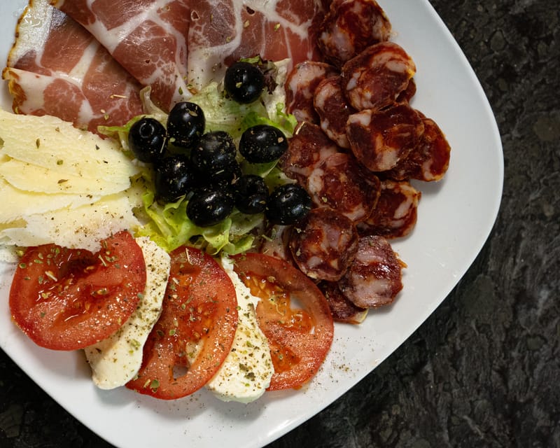 Antipasti-Teller für mehrere Personen 