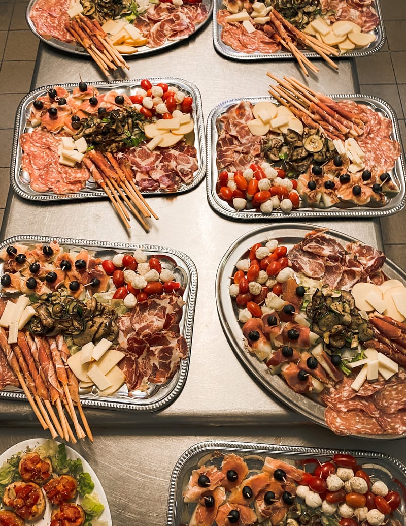 Antipasti-Teller für mehrere Personen 