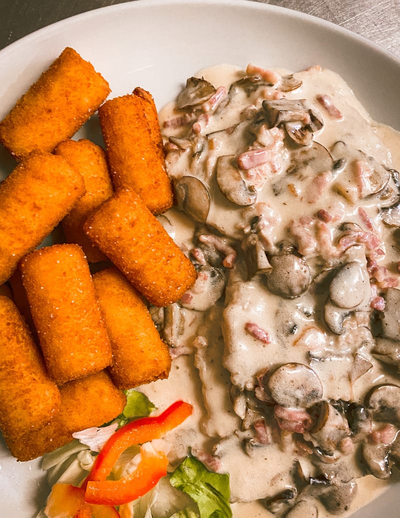 Besondere Auswahl an Fleisch-/und Fischegerichten 