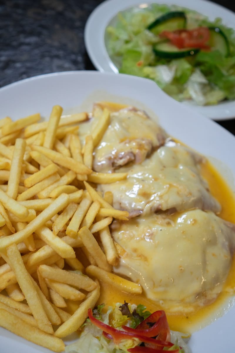 Besondere Auswahl an Fleisch-/und Fischegerichten 