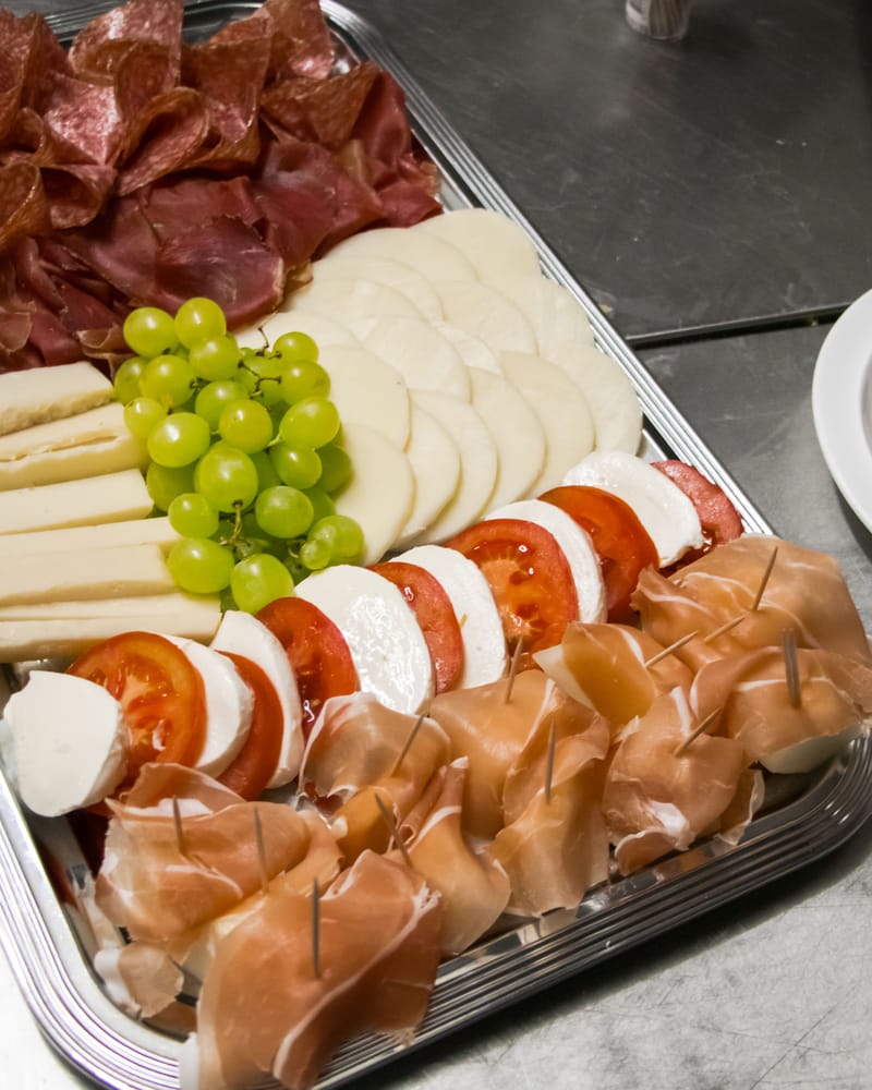 Antipasti-Teller für mehrere Personen 