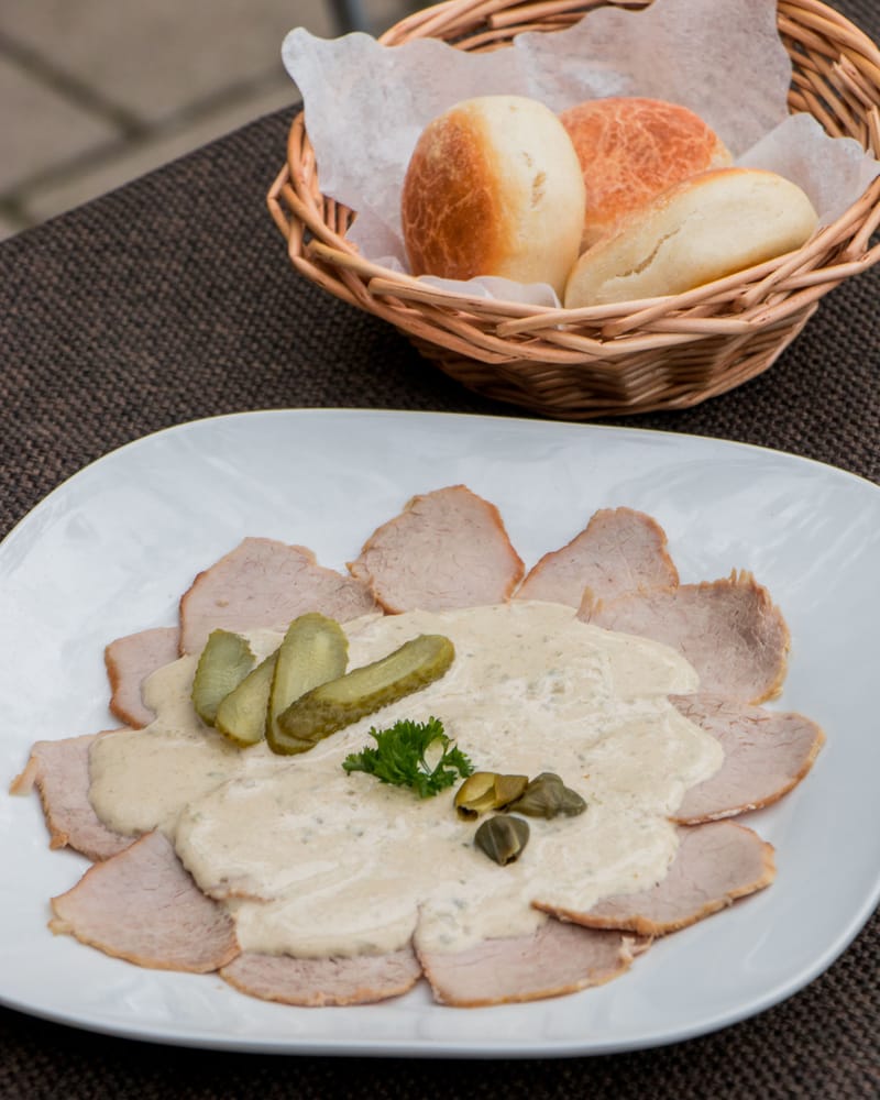 Bruschetta - Melanazane alla parmigiana - Vittello tonnato 