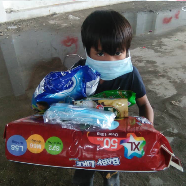 捐助口罩与物资：协助低收入家庭，舒缓口罩短缺问题